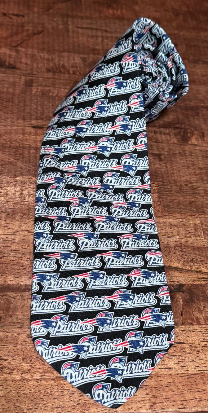 New England Patriots Silk Tie NFL 56.5 x 3.75 in